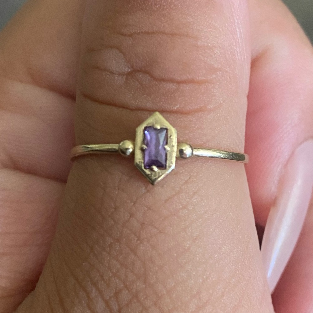 10kt Gold Ring with Purple Gemstone